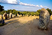 Megaliti neolitici nella zona di Evora. Cromeleque dos Almendres.